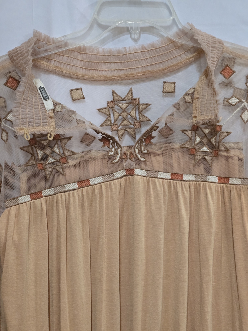 Gimmicks by BKE Beige Bodysuit w/Sheer Mesh Detailing Embroidered Accents M NWT - Picture 4 of 12